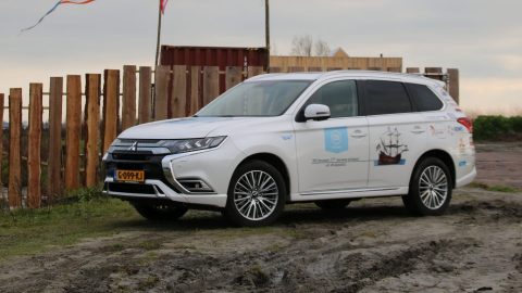 Afbeelding voor Mitsubishi Outlander PHEV als energiebron voor bouw VOC-schip van afvalplastic